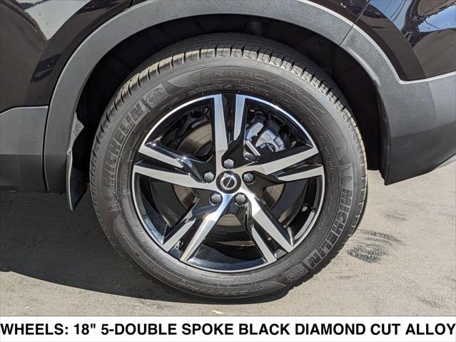 Photo of 2025 ONYX BLACK Volvo XC40