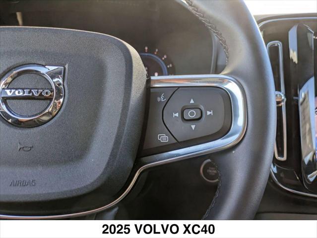 Photo of 2025 ONYX BLACK Volvo XC40
