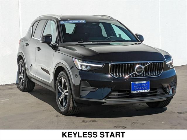 Photo of 2025 ONYX BLACK Volvo XC40