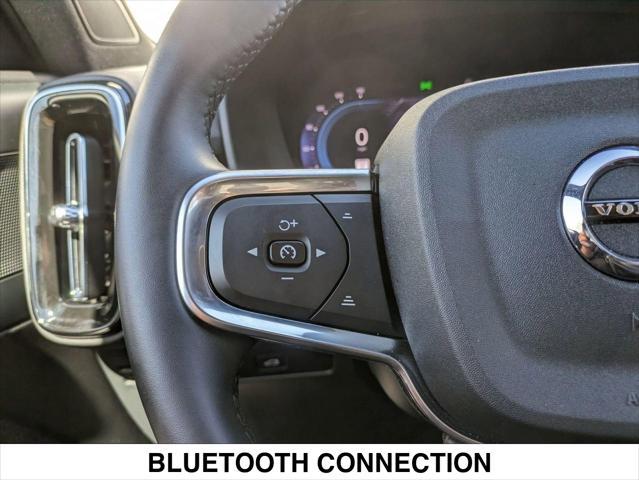 Photo of 2025 ONYX BLACK Volvo XC40
