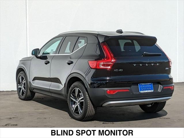 Photo of 2025 ONYX BLACK Volvo XC40
