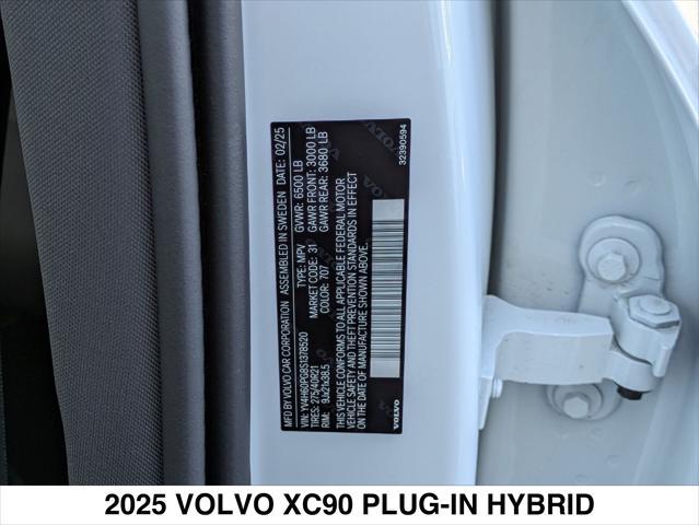 Photo of 2025 CRYSTAL WHITE Volvo XC90 Plug-In Hybrid