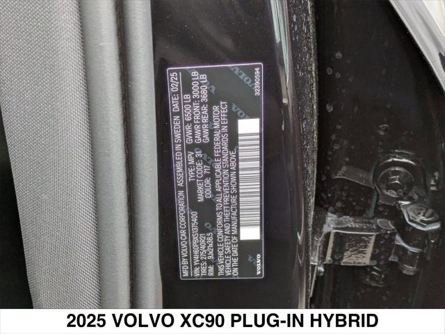 Photo of 2025 ONYX BLACK Volvo XC90 Plug-In Hybrid