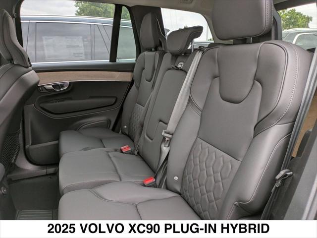 Photo of 2025 ONYX BLACK Volvo XC90 Plug-In Hybrid