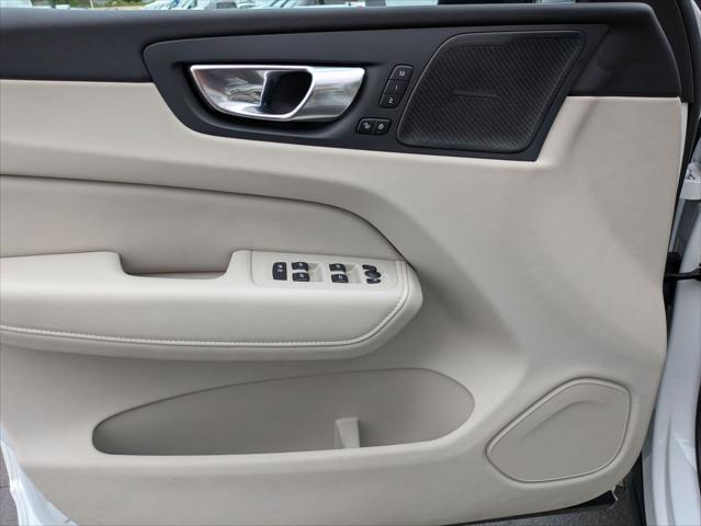 Photo of 2023 CRYSTAL WHITE Volvo XC60