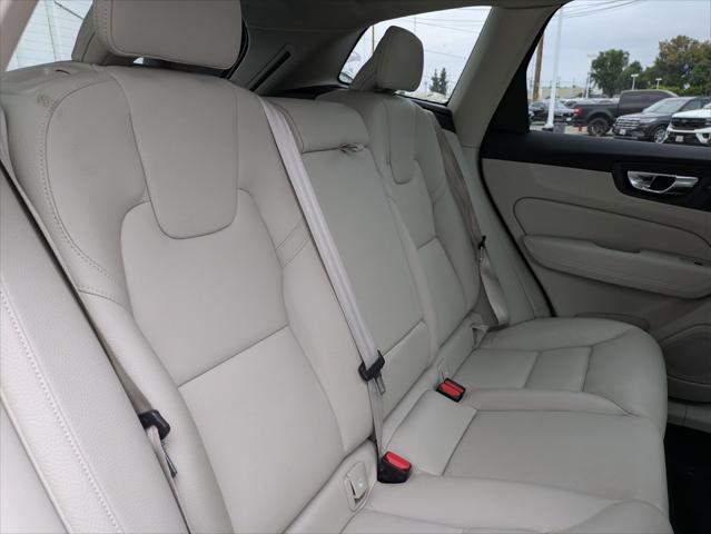 Photo of 2023 CRYSTAL WHITE Volvo XC60
