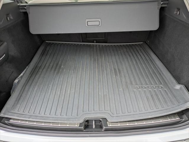 Photo of 2023 CRYSTAL WHITE Volvo XC60