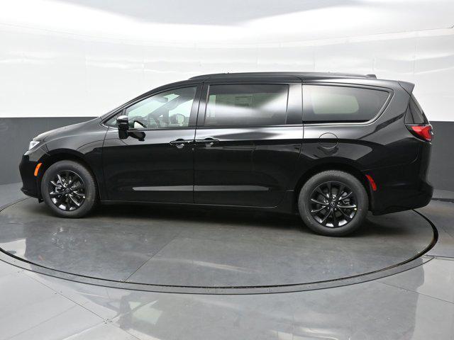 Photo of 2025 Diamond Black Crystal Pearlcoat Chrysler Pacifica