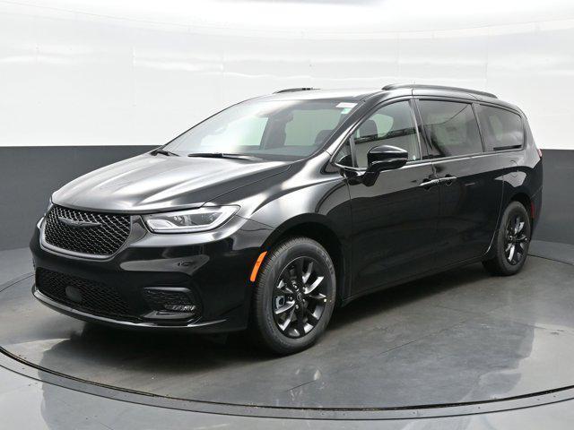 Photo of 2025 Diamond Black Crystal Pearlcoat Chrysler Pacifica