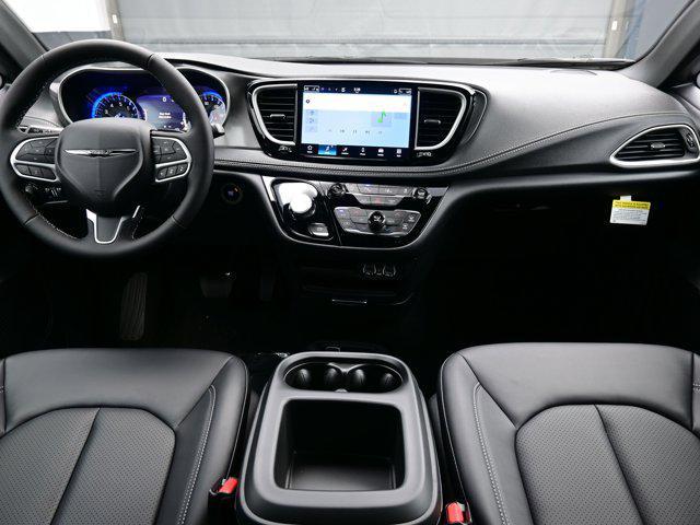 Photo of 2025 Diamond Black Crystal Pearlcoat Chrysler Pacifica