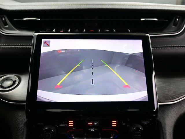 Photo of 2022 Silver Zynith Jeep Grand Cherokee L
