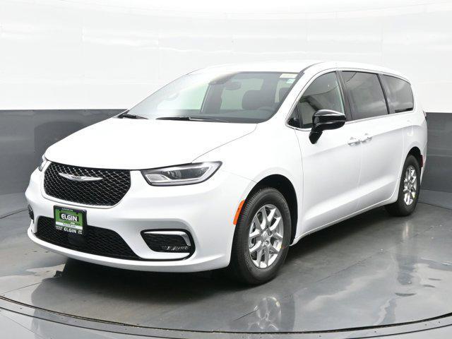 Photo of 2025 Bright White Clearcoat Chrysler Pacifica