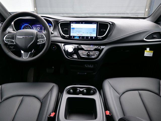 Photo of 2025 Bright White Clearcoat Chrysler Pacifica