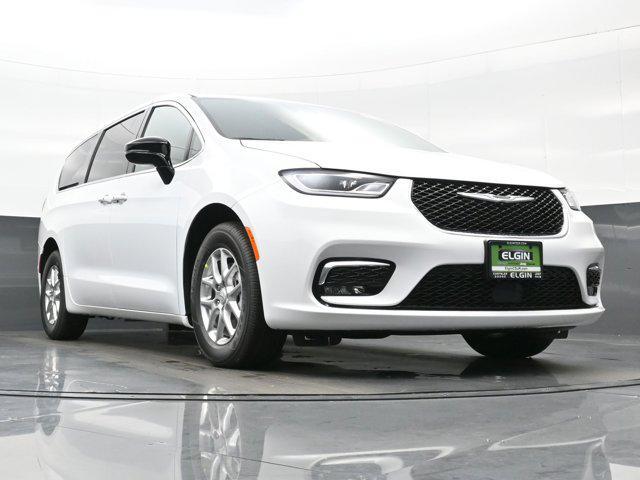 Photo of 2025 Bright White Clearcoat Chrysler Pacifica