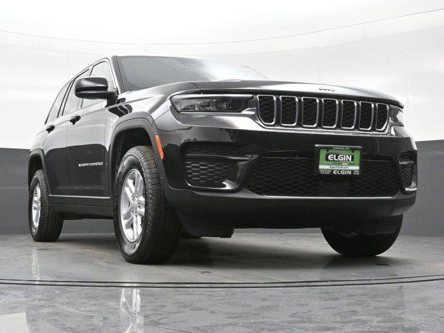 Photo of 2025 Diamond Black Crystal Pearlcoat Jeep Grand Cherokee