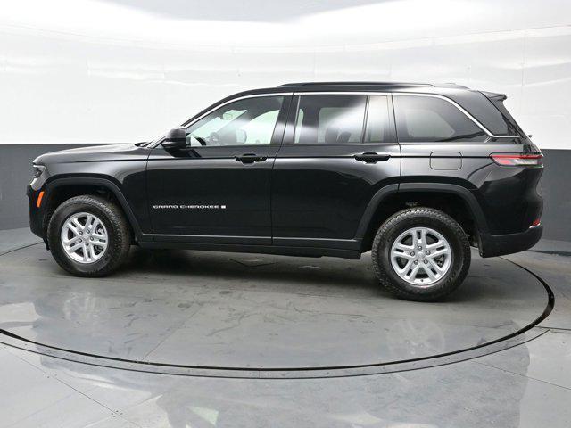 Photo of 2025 Diamond Black Crystal Pearlcoat Jeep Grand Cherokee