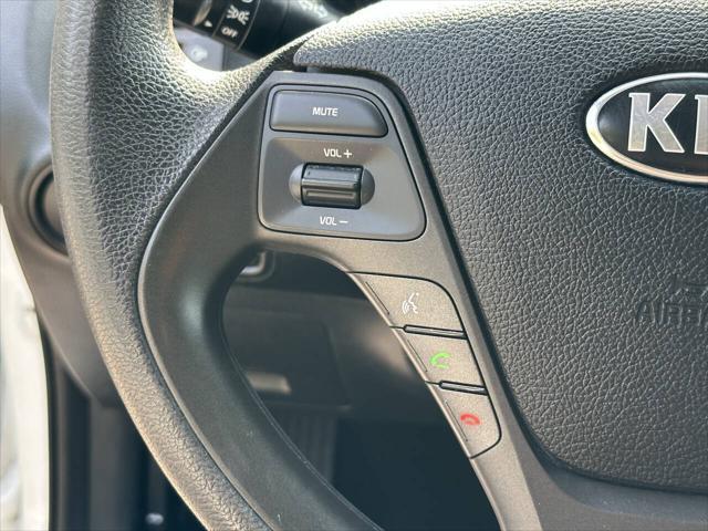 Photo of 2016 White Kia Forte