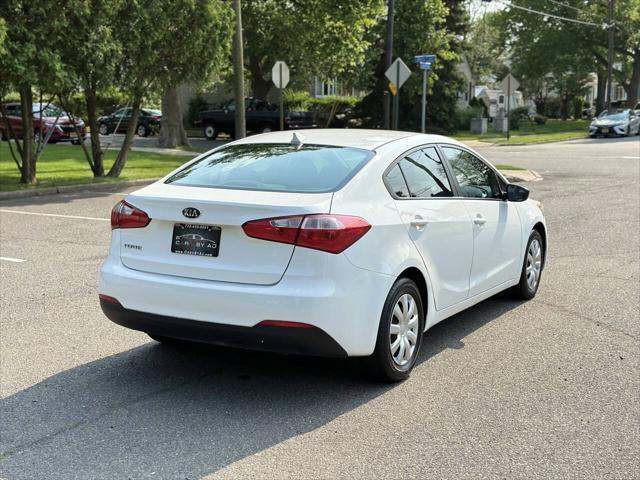 Photo of 2016 White Kia Forte