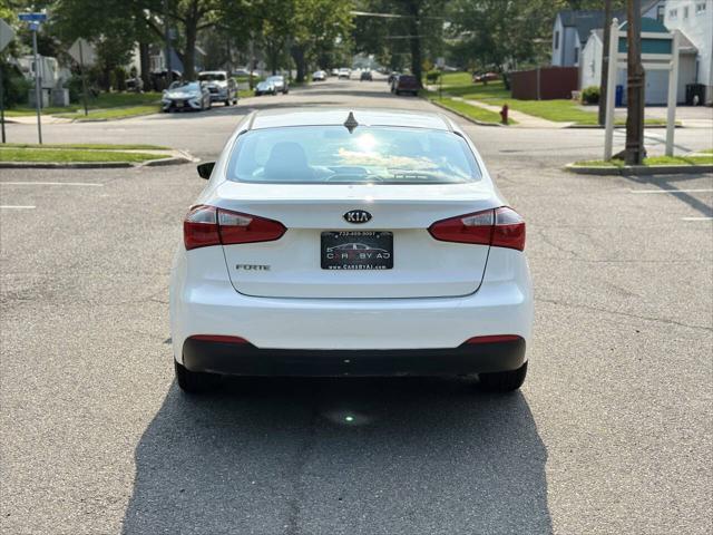 Photo of 2016 White Kia Forte