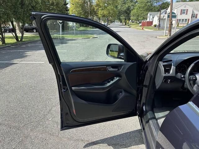 Photo of 2016 Gray Audi Q5