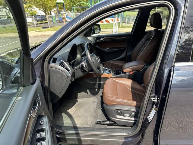 Photo of 2016 Gray Audi Q5