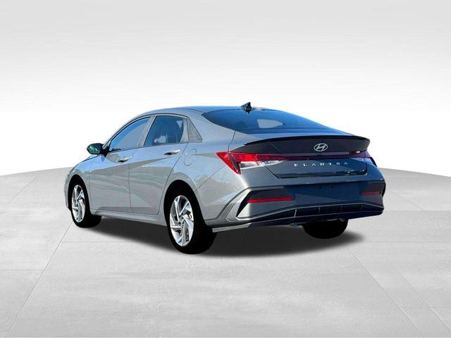 Photo of 2025 Ecotronic Gray Hyundai ELANTRA