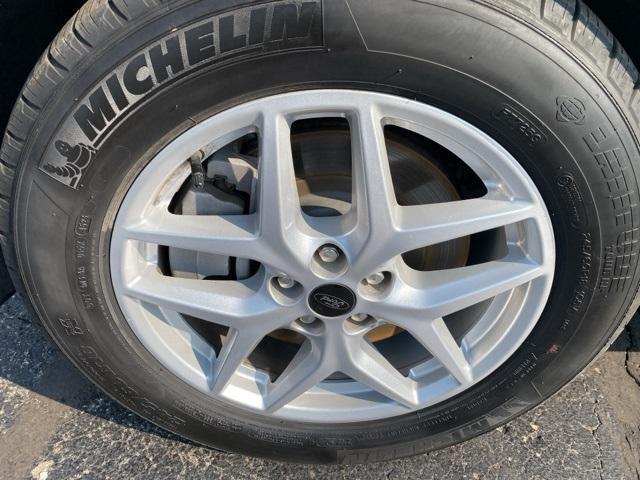 Photo of 2024 Carbonized Gray Metallic Ford Edge