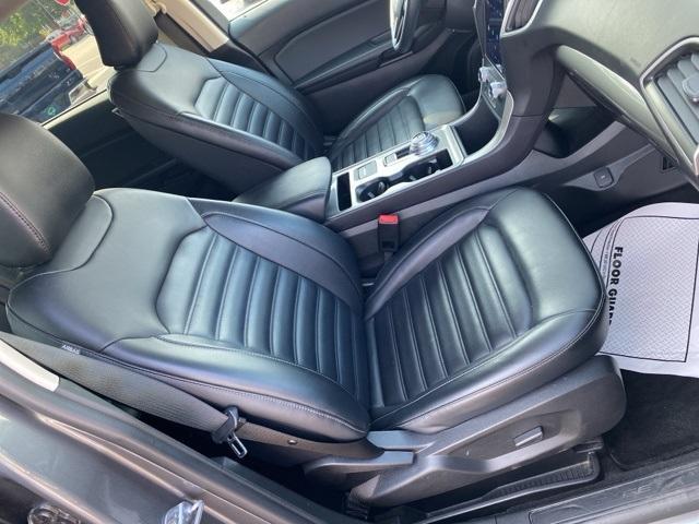 Photo of 2024 Carbonized Gray Metallic Ford Edge