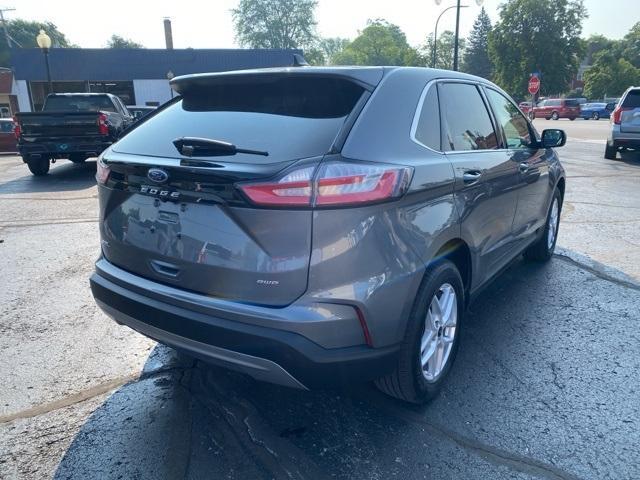 Photo of 2024 Carbonized Gray Metallic Ford Edge
