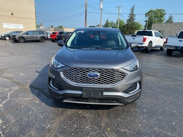 Photo of 2024 Carbonized Gray Metallic Ford Edge