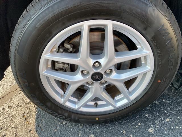 Photo of 2024 Carbonized Gray Metallic Ford Edge