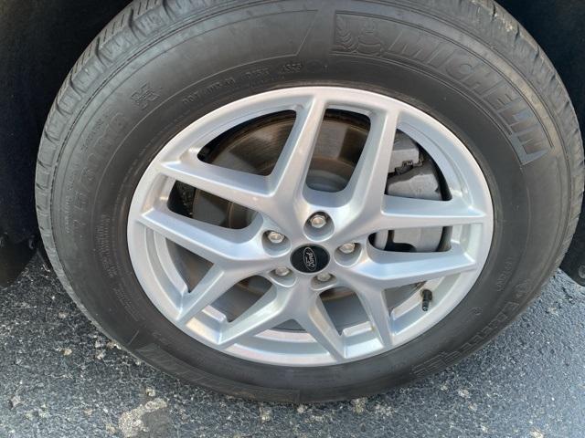 Photo of 2024 Carbonized Gray Metallic Ford Edge