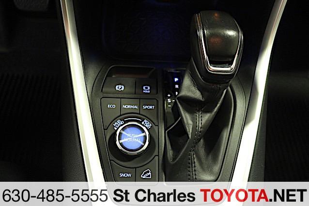 Photo of 2019 Blizzard Pearl Toyota RAV4