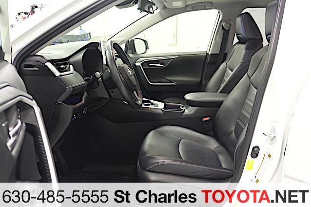 Photo of 2019 Blizzard Pearl Toyota RAV4