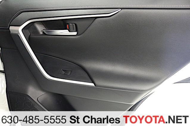 Photo of 2019 Blizzard Pearl Toyota RAV4