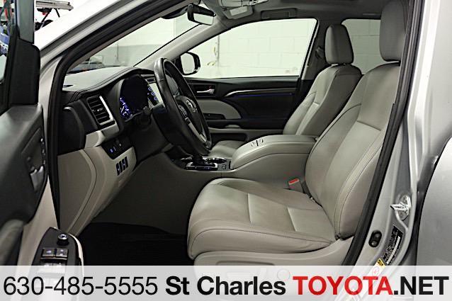 Photo of 2018 Celestial Silver Metallic Toyota Highlander