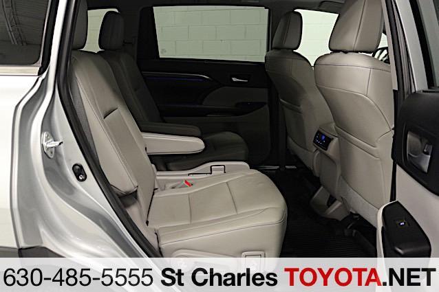 Photo of 2018 Celestial Silver Metallic Toyota Highlander