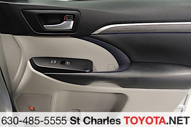 Photo of 2018 Celestial Silver Metallic Toyota Highlander