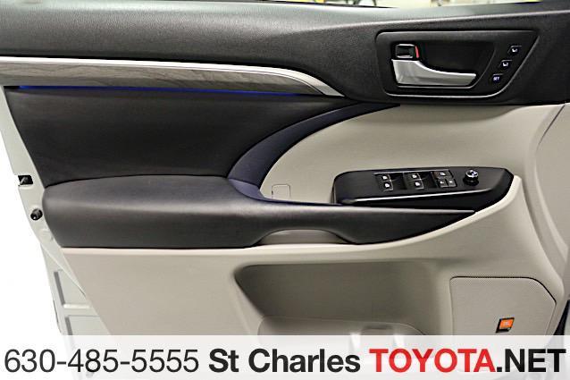 Photo of 2018 Celestial Silver Metallic Toyota Highlander