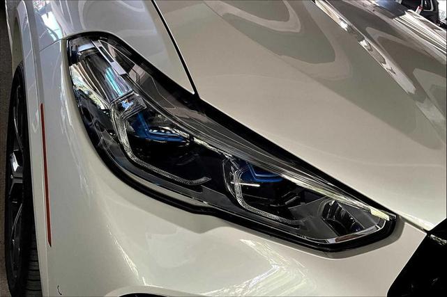 Photo of 2023 Mineral White Metallic BMW X5