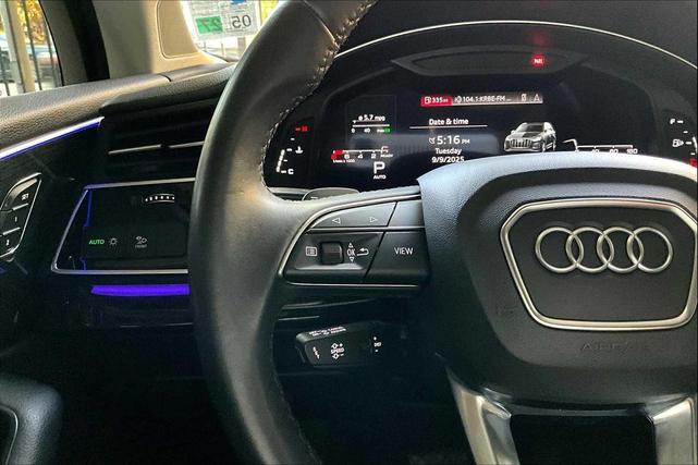 Photo of 2022 Mythos Black Metallic Audi Q7