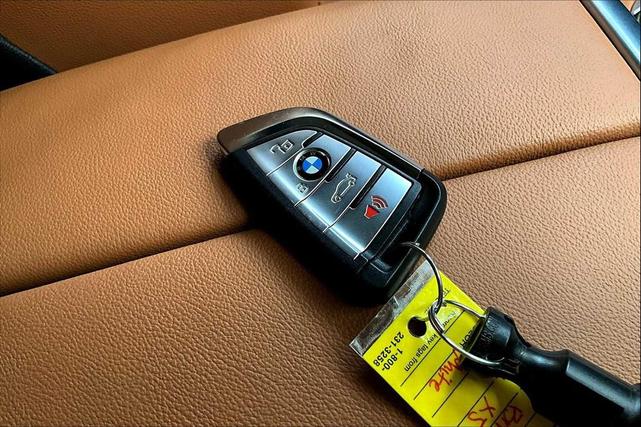 Photo of 2022 Mineral White Metallic BMW X5