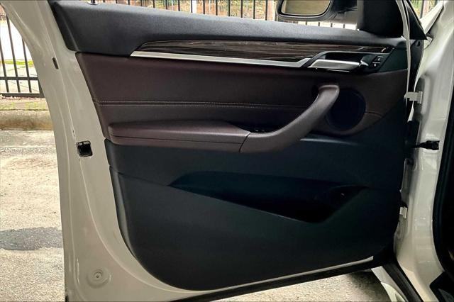 Photo of 2018 Mineral White Metallic BMW X1