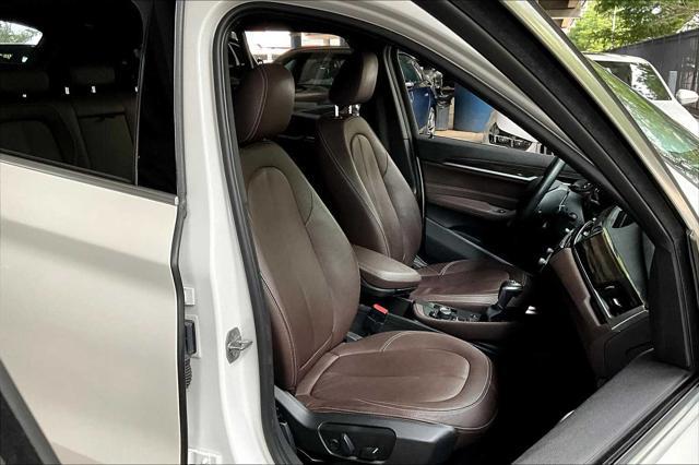Photo of 2018 Mineral White Metallic BMW X1
