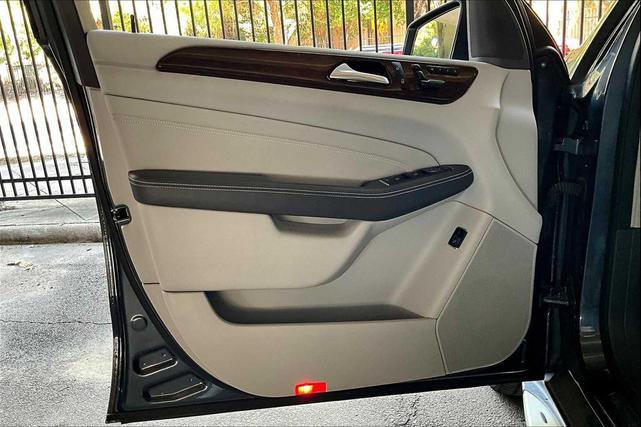 Photo of 2013 SILVER Mercedes-Benz M-Class