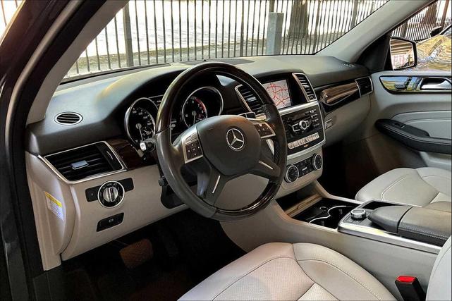 Photo of 2013 SILVER Mercedes-Benz M-Class