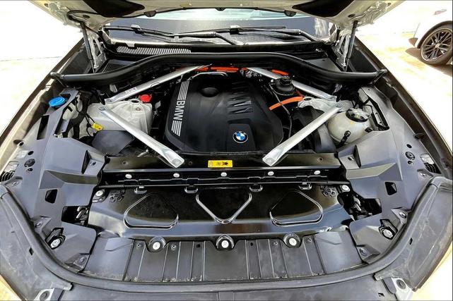 Photo of 2024 Alpine White BMW X5 PHEV