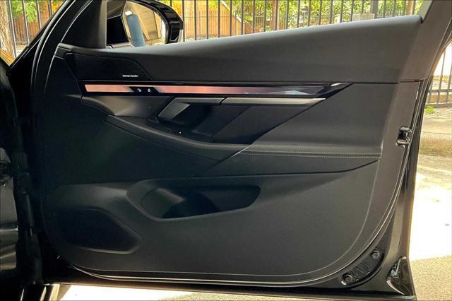 Photo of 2024 Black Sapphire Metallic BMW i5