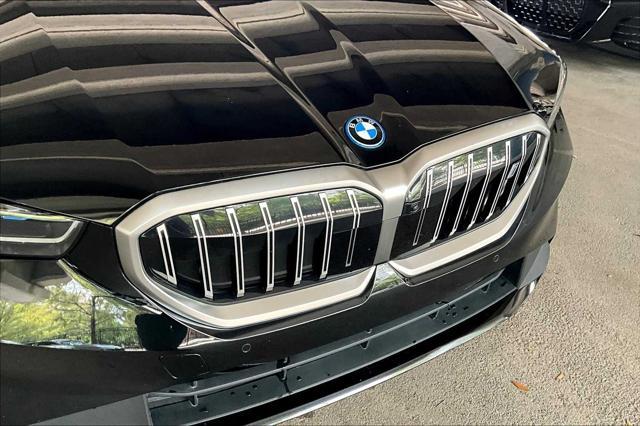 Photo of 2024 Black Sapphire Metallic BMW i5