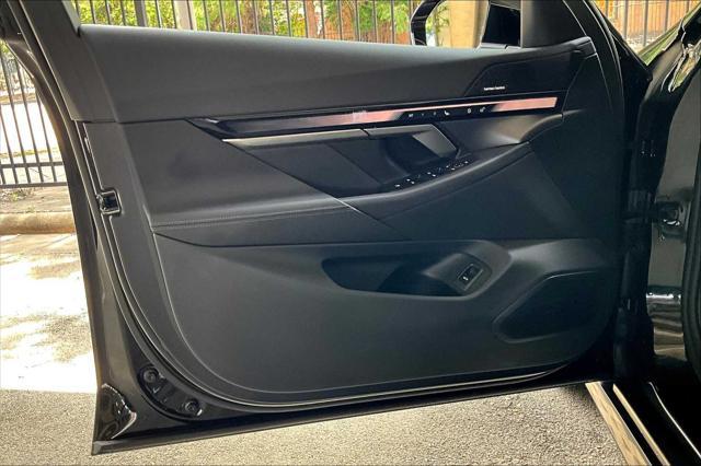 Photo of 2024 Black Sapphire Metallic BMW i5